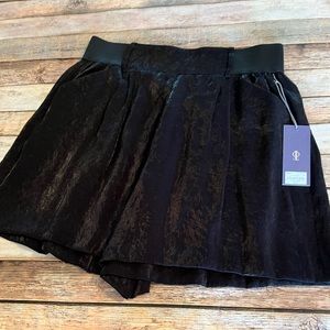 NEW Jennifer Lopez Black Dressy Black Tie Wide Leg Shorts Size Medium